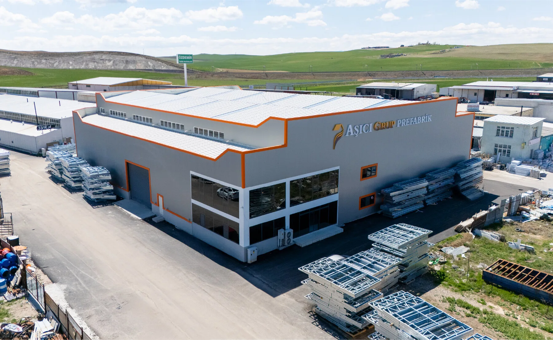 Aşıcı Grup Prefabrik fabrika binası ve stok sahası, havadan görünüm